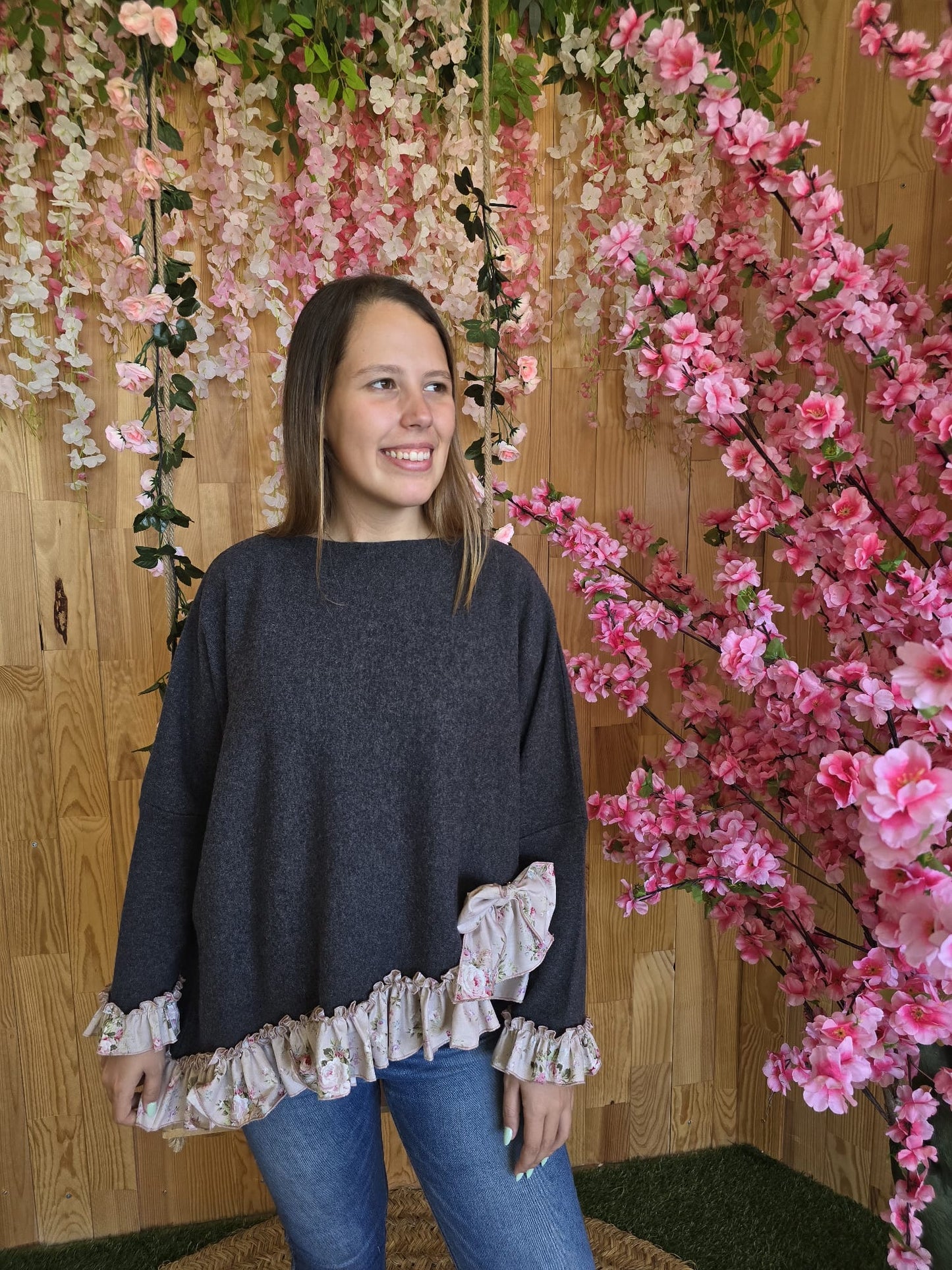 Camisola lambezul antracite com folho rosa flores