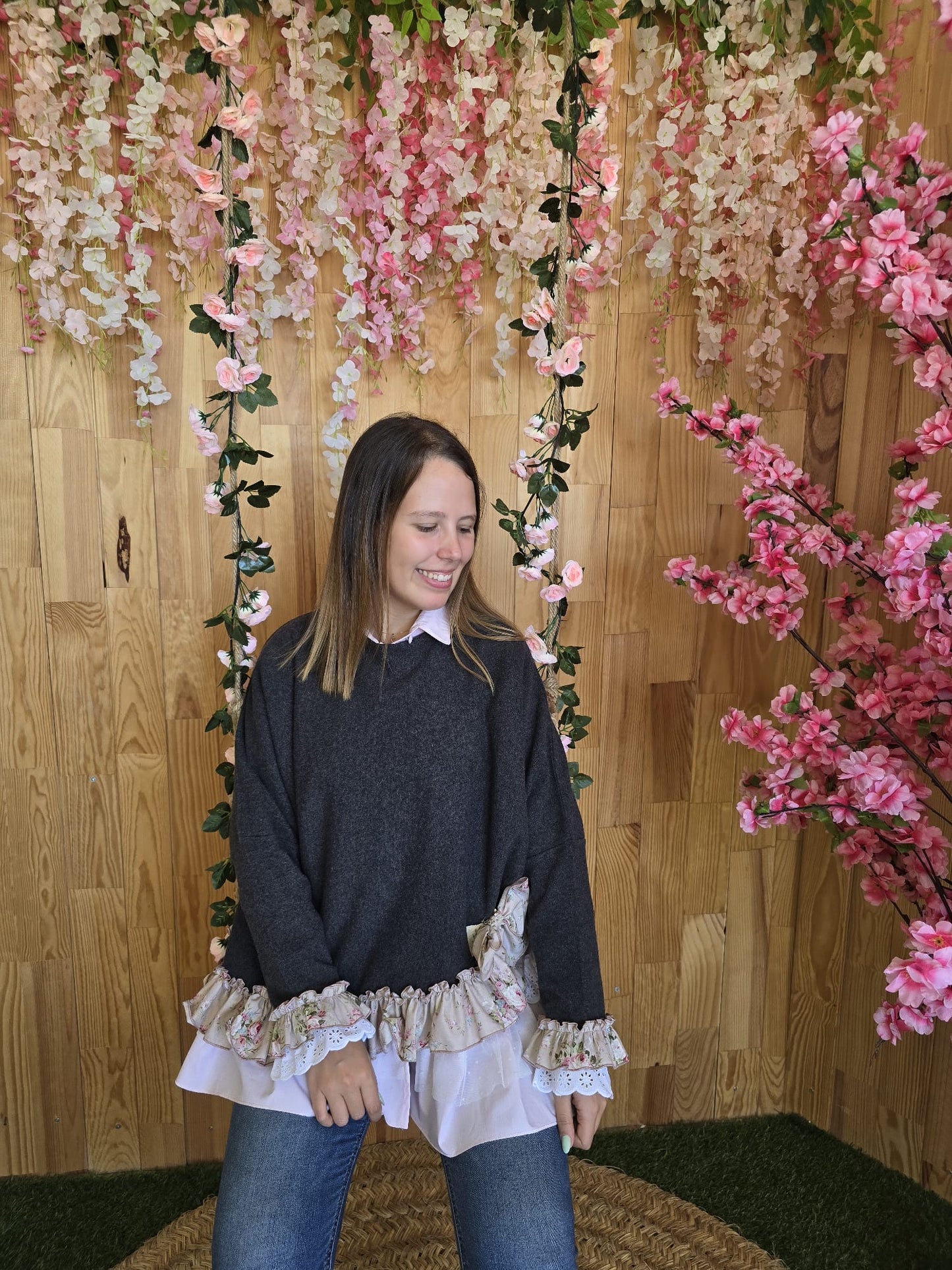 Camisola lambezul antracite com folho rosa flores