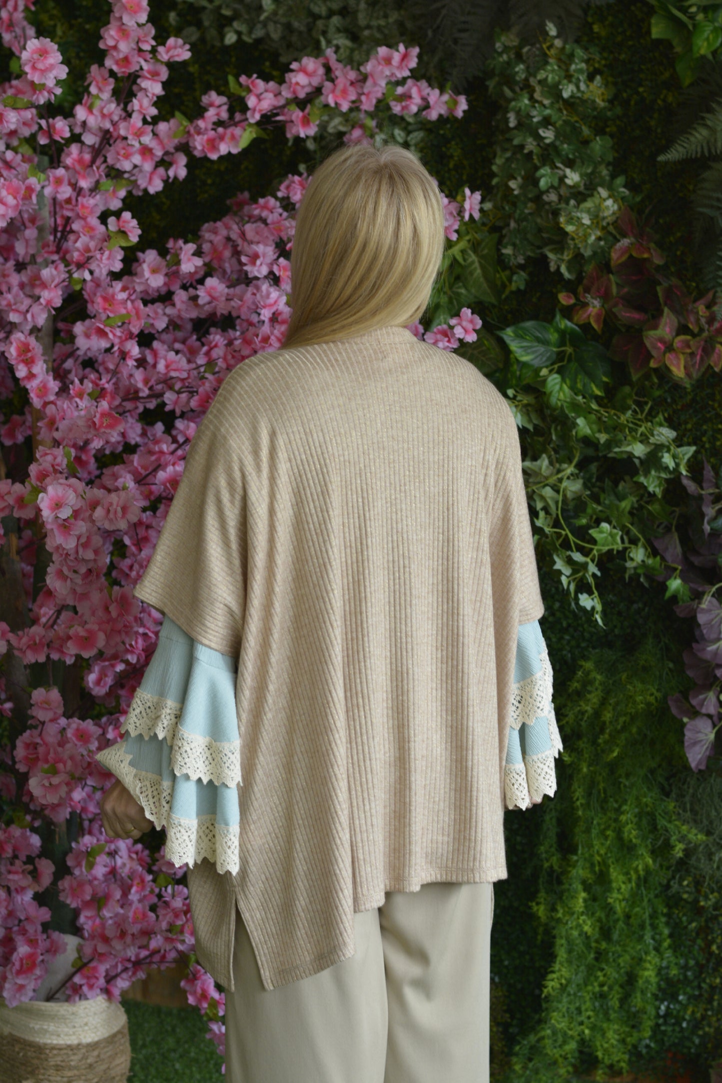 Kimono Camel com Fio Dourado