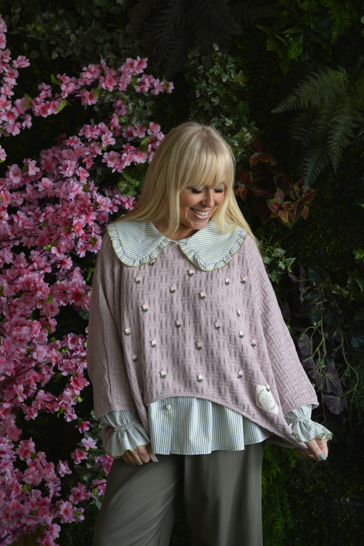 Poncho Rosa com Flores