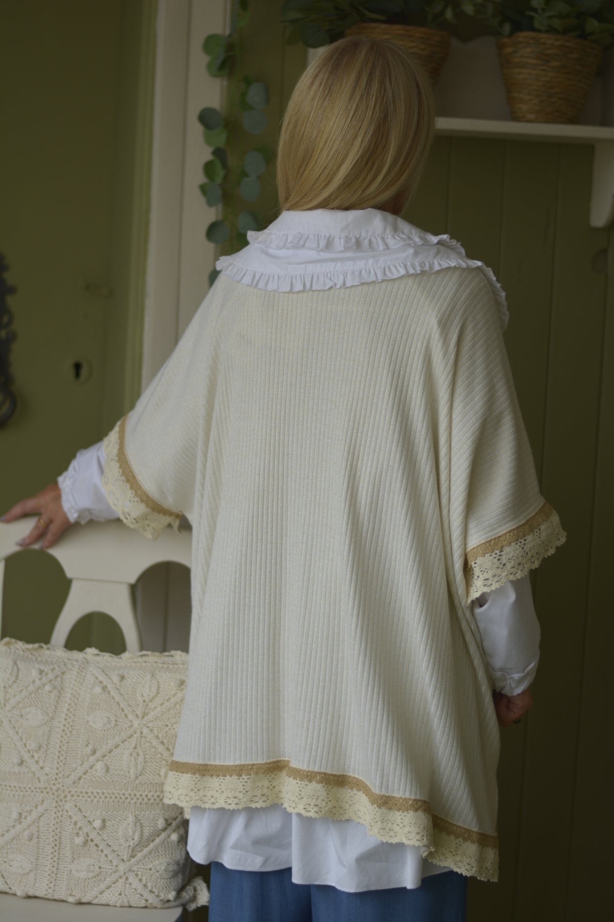 Kimono Cru com Fio Dourado